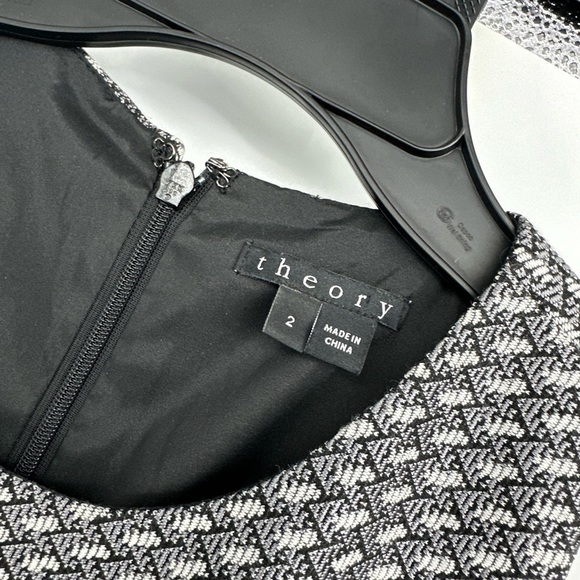 Theory Size 2 Trekana Circuit Knit Fit & Flare Dress EUC - Picture 4 of 5